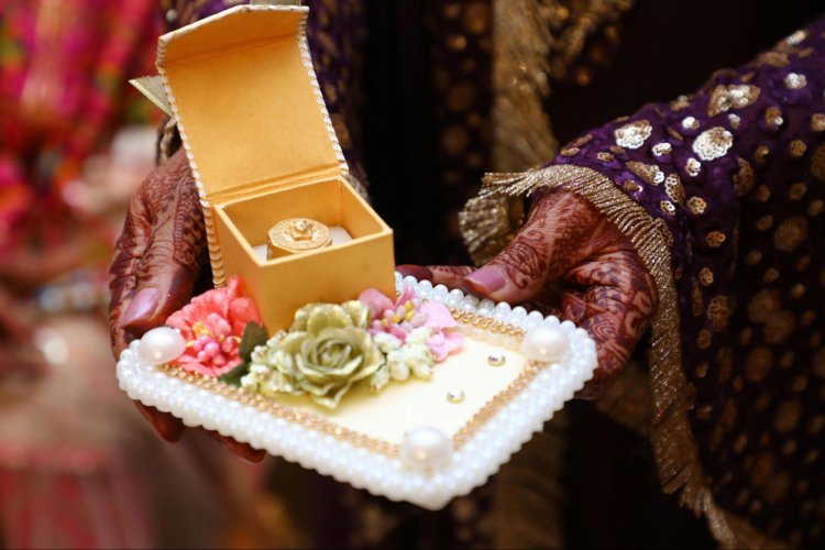 Traditional vs. Personalized Wedding Gifts: Making Memories That Last